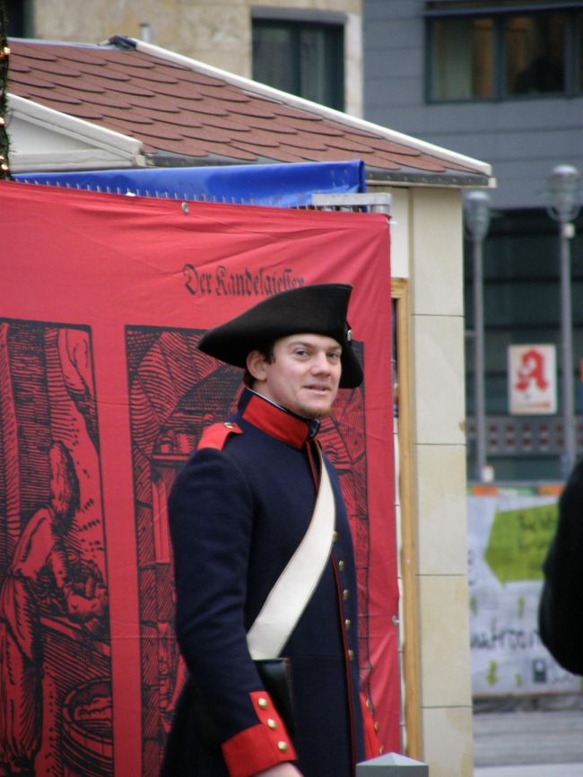 入り口のもぎりのお兄さん。<br />