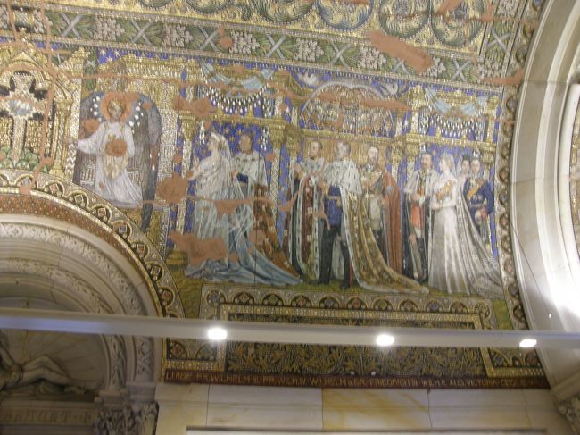 カイザー･ヴィルヘルム記念教会の内部。<br />修復の跡がはっきりと。