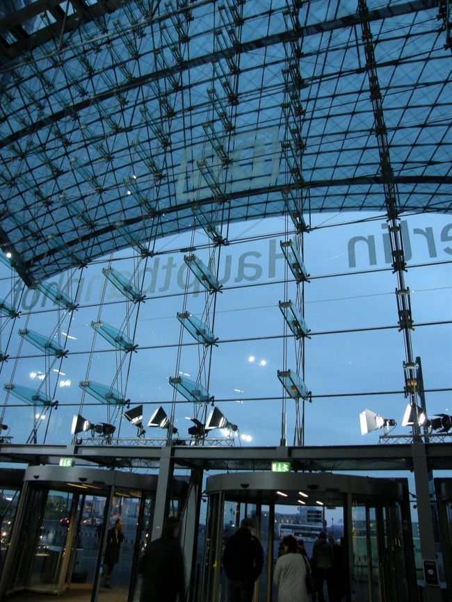 ベルリン中央駅に戻ってきました。