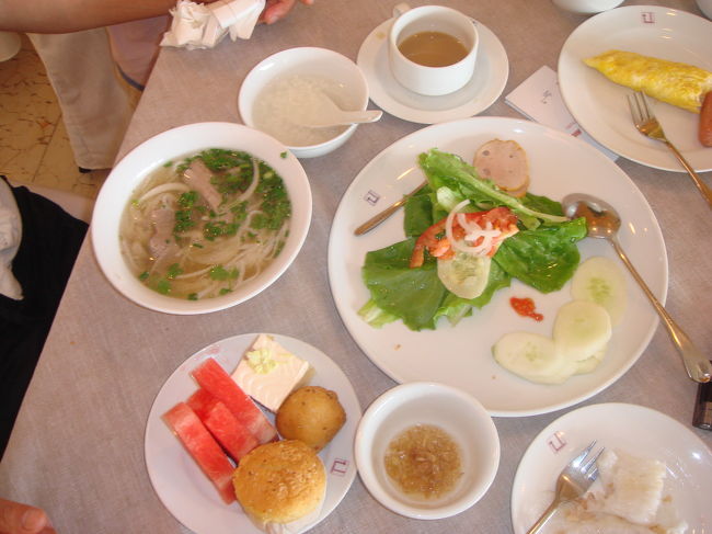 朝食です。フォーは、あっさりと上品で、ううんんめえ〜かった。