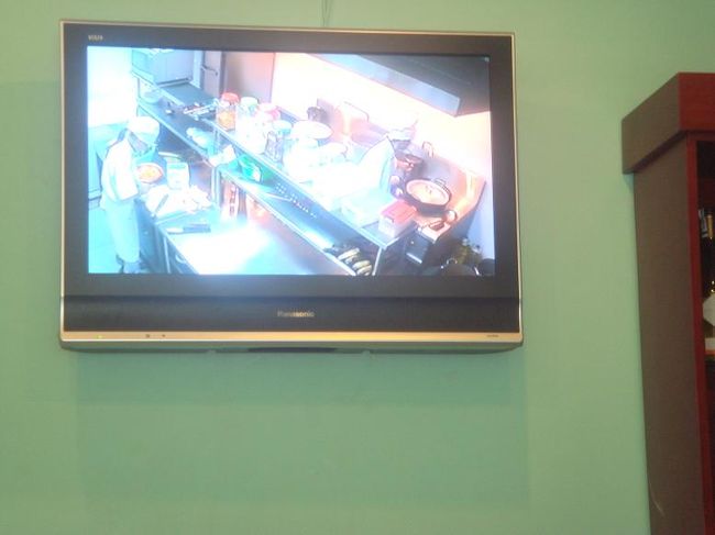 ホテルのトゥーさんと行きましたがね、客席に厨房の映像を流すのはどんなコンセプト？・・・・という店でした。なんでもおいしかったけど。