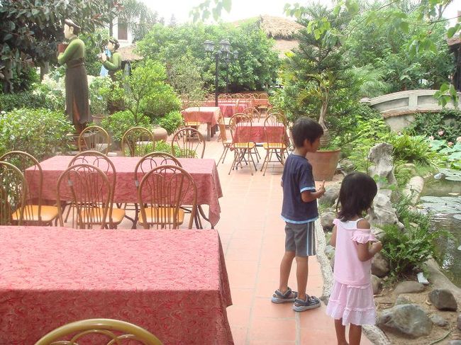 ＳＥＮの蓮池に何か・・・・の、兄妹。