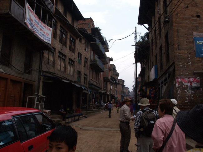 町の中は赤茶色のレンガ造りの建物が立ち並んでいます。