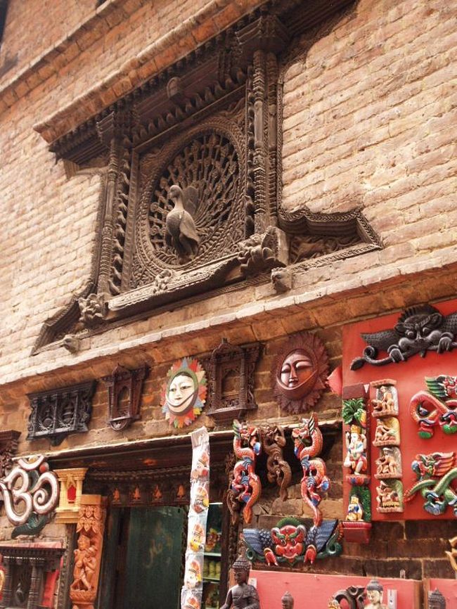 プジャル・マートの孔雀の窓。