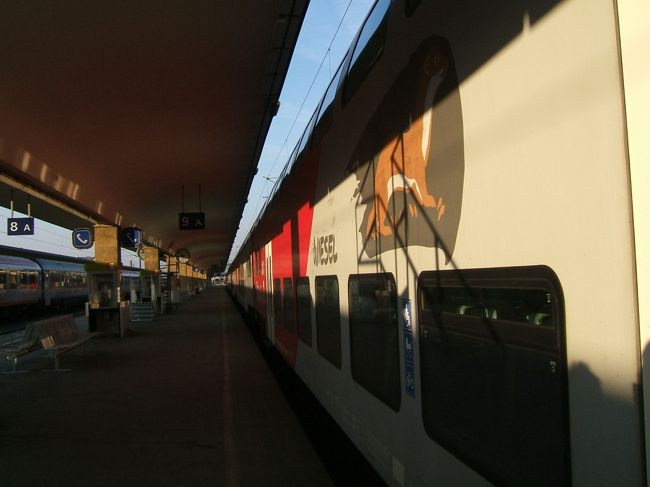 今回の旅行で初めての電車！！<br />否が応でもテンションが上がってきます。<br />