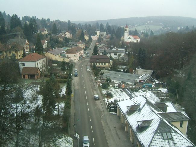 車窓より。<br />小さな村をいくつか通り過ぎていきました。