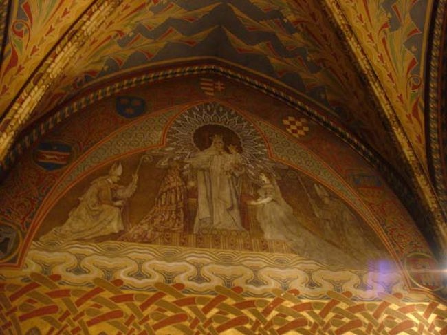 ←壁にかかれたフレスコ画もなんとなくエキゾチックな印象