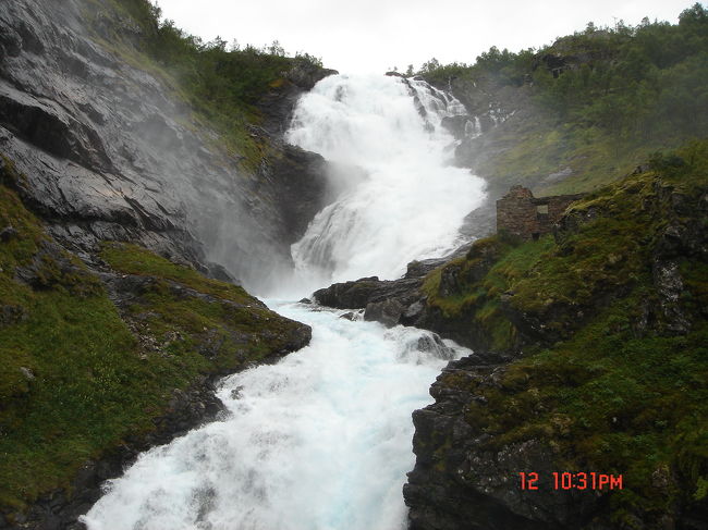 フロム鉄道最大の見所は落差93ｍのヒョース滝
