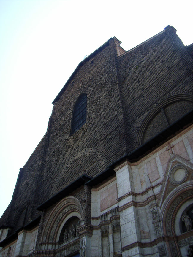 マッジョーレ広場に面して建つサン・ペトローニオ聖堂　NHKのイタリア語講座でマッテオが紹介してましたねー。