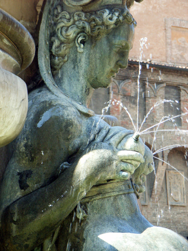 横から見ても吹き出していますよー。