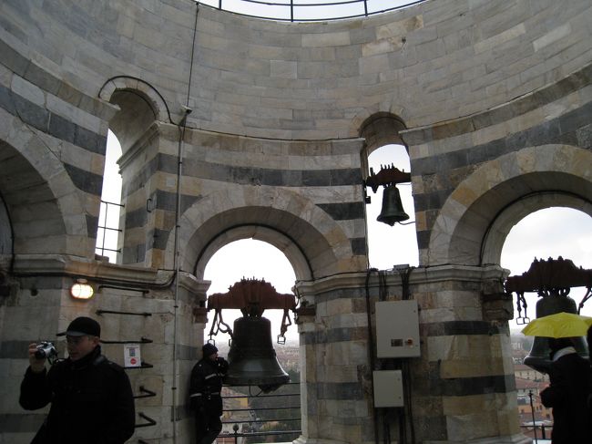 斜塔の屋上は、こんな感じです。