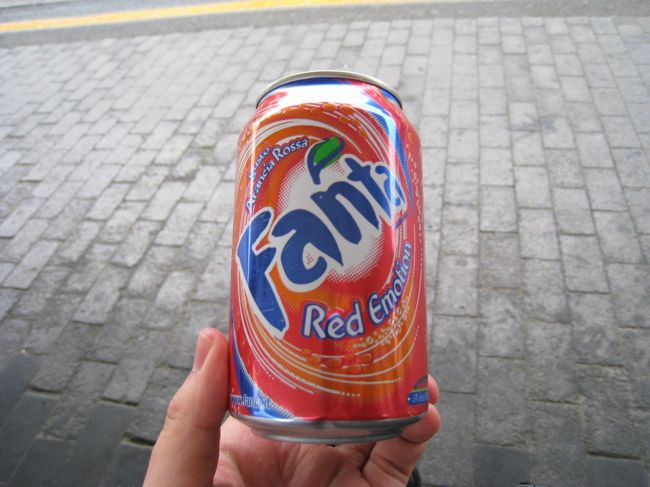 フィレンツェへ戻りました。<br />ピサ駅でファンタ　レッドエモーション味なるものを見つけました。<br />何の味かは、よくわかりませんでした。