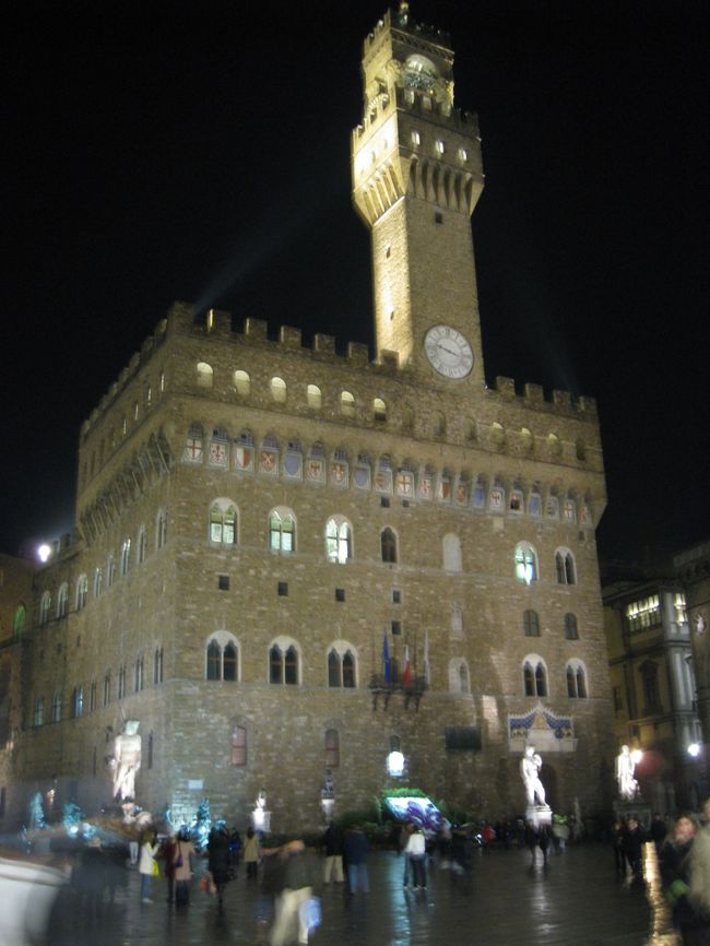 夜のヴェッキオ宮
