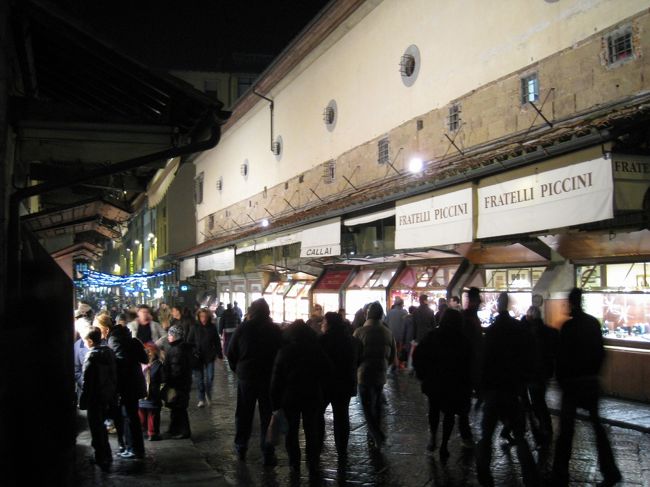 夜のヴェッキオ橋上