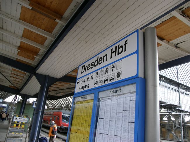 エアフルトからICEで2時間ほどでドレスデンに到着。