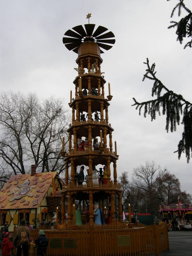 忘れてはいけませんね、ドレスデンのピラミッド。<br />これまた大きいですねぇ･･･。