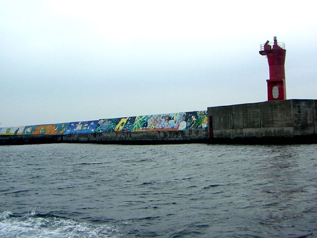 仏ヶ浦への船着場。<br />防波堤がとってもアートしてる♪