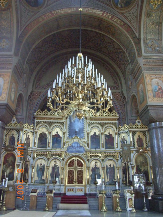 P:キリストと12使途<br /><br />圧倒されたのは、重厚な外観だけではありません。内部の装飾も素晴らしいものでした。<br />差し込むたくさんの光で屋内も明るいため、装飾品や壁画もよく見ることができます。<br /><br />人が少なければ、じっくり見れたかなぁ。。。<br /><br />なんて、あまりゆっくりもしていられません。<br />これからKappi駅へ戻り、ポルヴォーへ向かわねば！！<br /><br /><br />写真は、テンペラ画（西洋画の一種；油絵と水彩画の中間的なもの）で描かれたキリストと12使途。