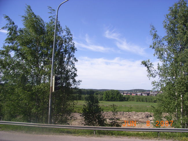 P:車窓<br /><br />帰りのバスの中では、Zzz<br /><br />夏季並みに暑いのです。。。