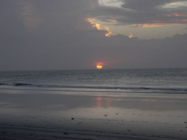 Fev.4, 6pm sunny, 30℃, Duna<br />メインビーチへの日没。