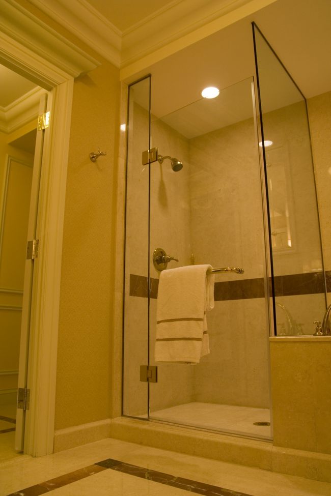 もちろん、シャワーブースもあります。<br />とりあえず、シャワーでも浴びましょか。<br />歩き疲れましたから。