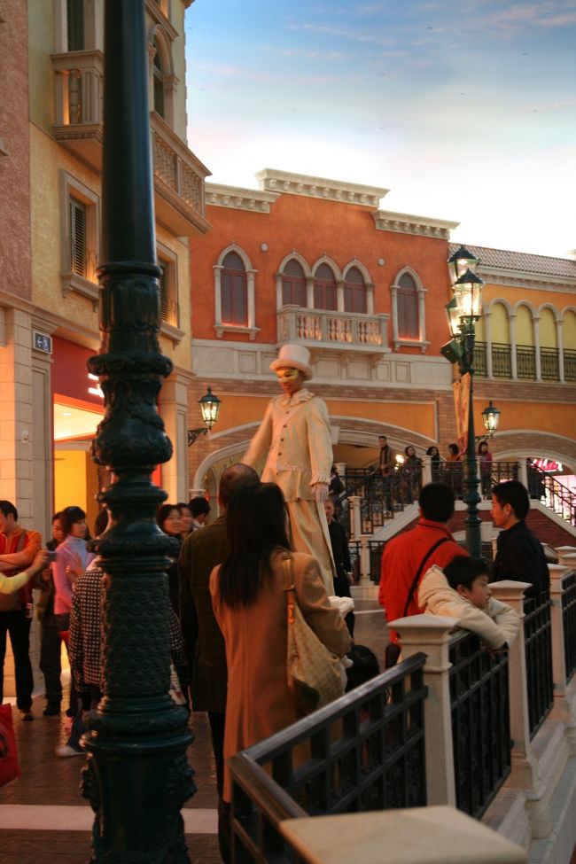 おっ、パフォーマンスもやっている。<br />