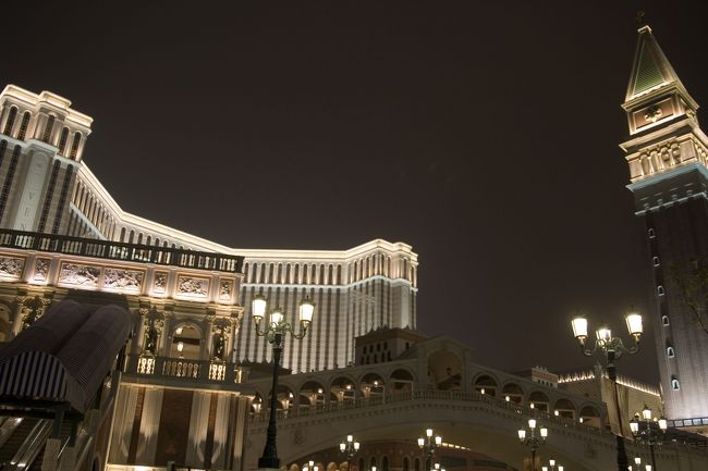 移動〜。<br />LasVegasでは、静かに見ることができませんから。<br />その点はMacau万歳（笑）。<br /><br />でも周りが無いので、さびしい。<br />その点はLasVegas万歳（笑）。