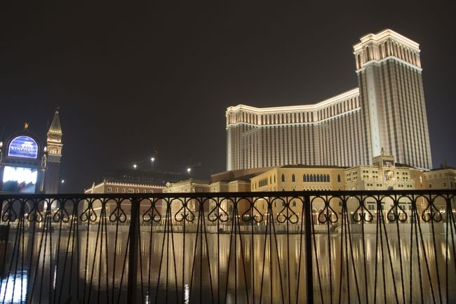 ふー、車がひっきりなしに来るので、<br />なかなか渡れませんでした。<br /><br />ここで、ゴンドラに乗ってみたい〜。