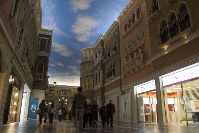 さて、腹も減ったし……。<br /><br />Buffet、Buffet♪<br />