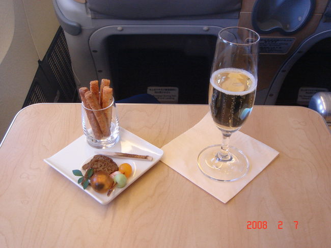 　アミューズとシャンパン。12:08撮影。