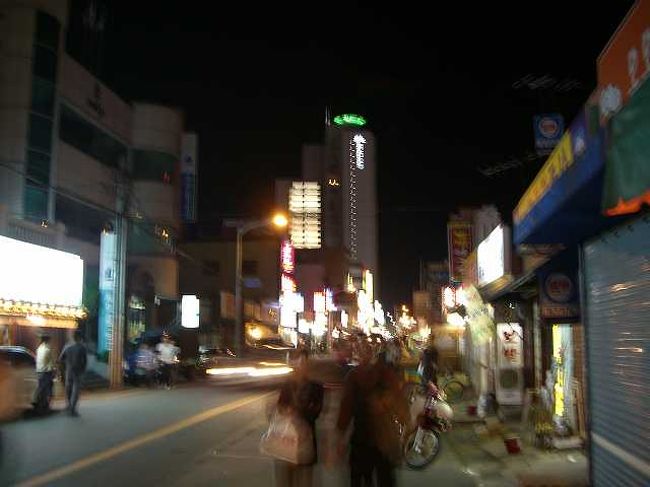 とりあえずホテルへ<br /><br /><br />始めてくる土地なので、地理感は全くなし。<br />友人に電話で道を聞いてもらい、ホテルまでは徒歩で向かいます。<br />それほど遠くはなさそうですが・・・