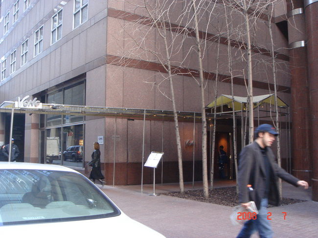 　JCBお勧めのタイ料理レストラン「ヴォン（Vong）」（54th St.）を14:00に予約。14:05撮影。<br /><br />　『アジアの食材や料理法を生かしたフランス料理風のフュージョン料理が楽しめる』とJCBのコメントに・・・。<br /><br />　<br /><br />　<br />　