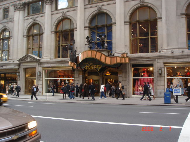 　5番街、東55丁目のディズニー・ストア。<br />　入店したことはありません。