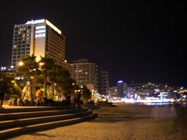 韓国のハワイ？<br /><br /><br />ビーチ沿いにはリゾートホテルが立ち並んでいました。<br />韓国のハワイ？ワイキキ？とか言われるとか言われないとか＾＾；<br />最近はやりのビーチリゾートだそうです。