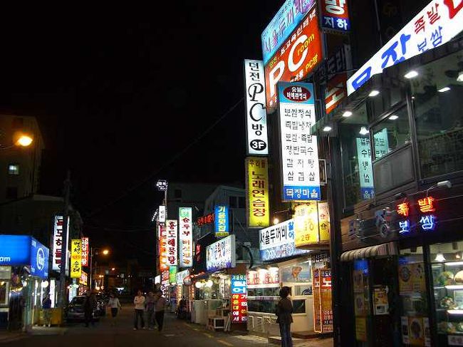 0:00　とりあえず一杯だけ<br /><br /><br />一応リゾート地と言うだけあって、夜も賑やかな街並みです。<br />ちょっとだけ飲みたくなって場所を探します。<br />でも腹も一杯だし・・・<br />本当に飲むだけでいきましょう！