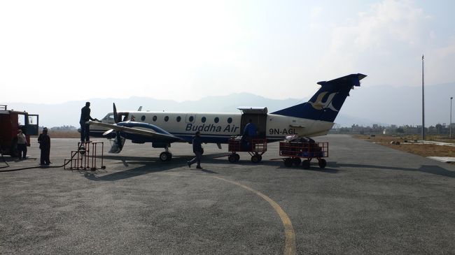 昼前にポカラ空港に到着。<br />