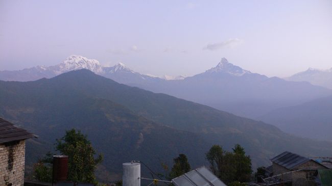 ダンプスから見えたアンナプルナ・サウスとマチャプチャレ。