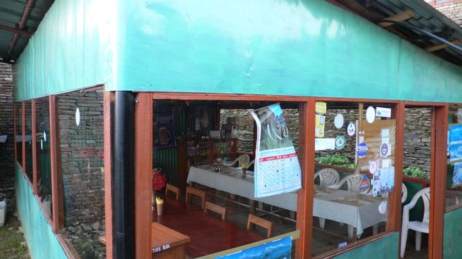 宿のダイニング 