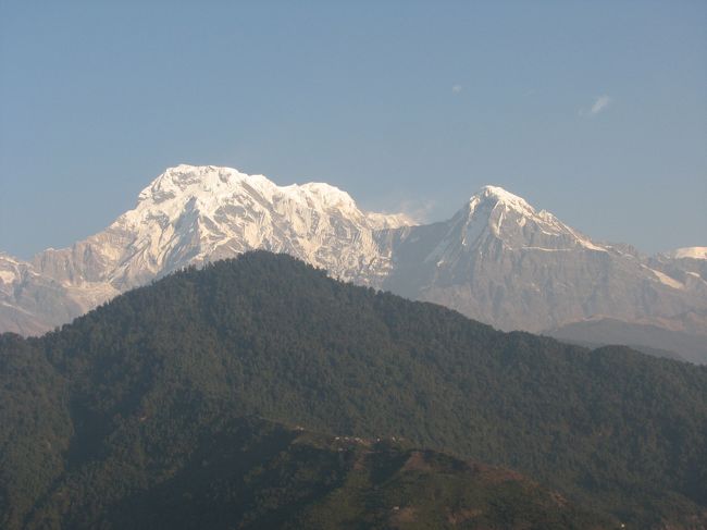 ダンプスから見えるアンナプルナ･サウス(7219m)とヒウンチュリ(6441m) 