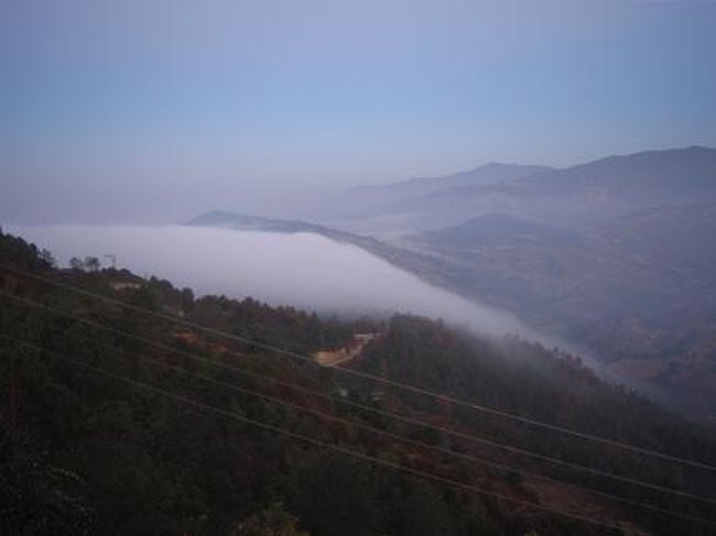 山のふもとには雲海も出ていてとても神秘的。<br /><br />