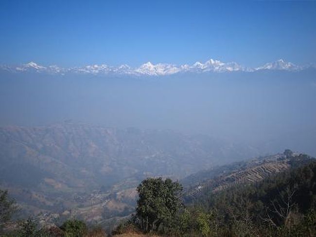 ここからはエベレストも見えるのだけど、他の山々に比べて遠いため、小さくしか見えない。