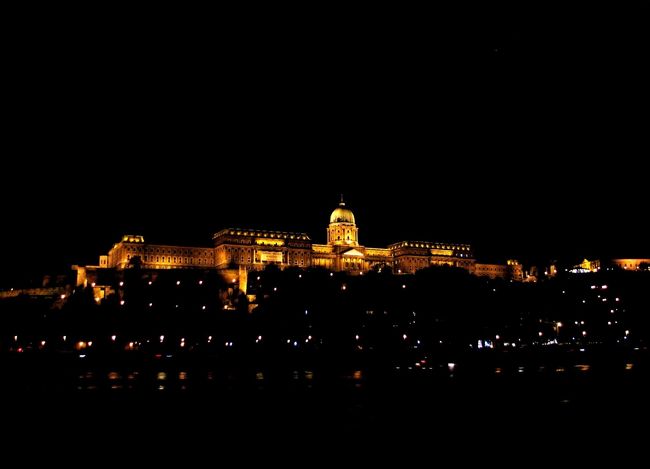 　ライトアップされた王宮