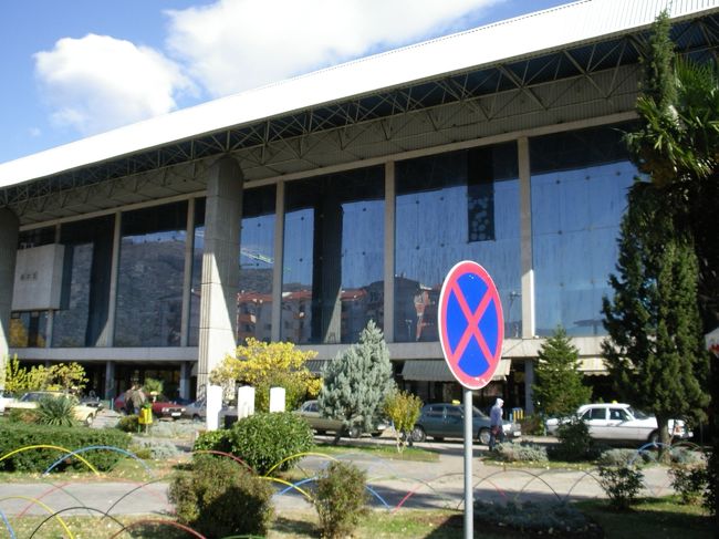 モスタルのバスターミナル．