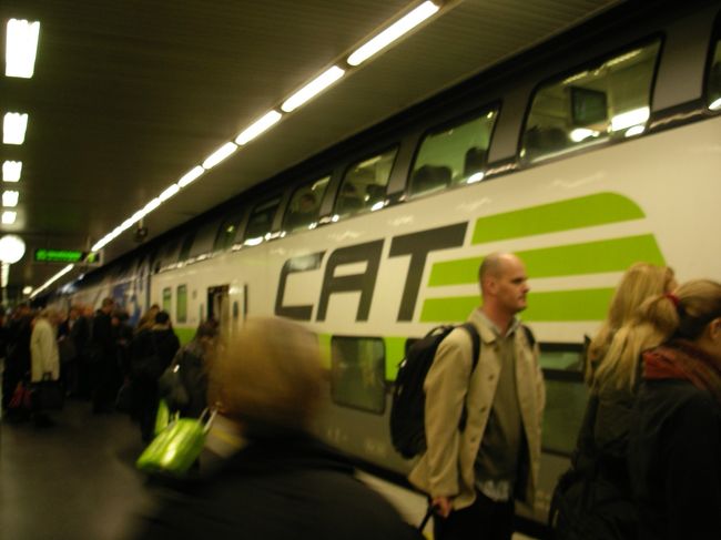 トランジットの時間にCATで街へ．16分でウィーン・ミッテ駅に着きます！