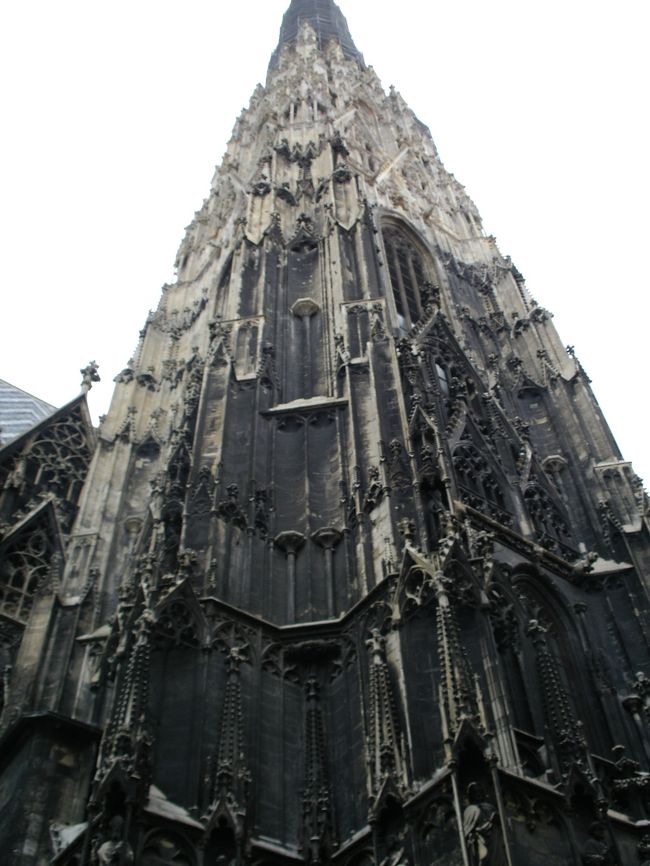 シュテファン寺院．やたらでかい．