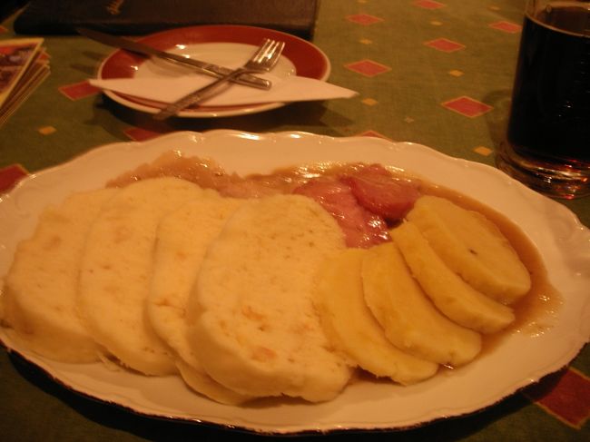 チェコ伝統料理．これがうまかった！！