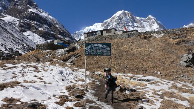 休憩を含み2時間かけてようやくABCの門をくぐる。<br />