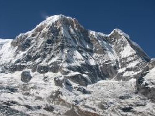 眼前に迫るアンナプルナ・サウス（7219m)。<br />