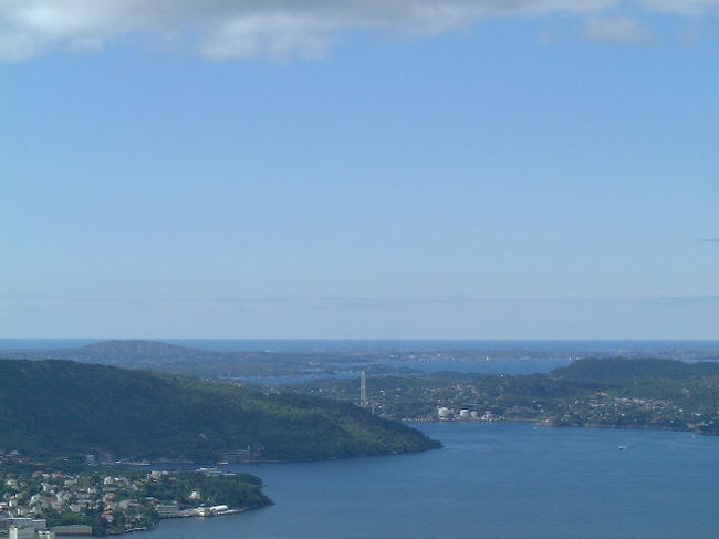 フィヨルドに囲まれた町というのがよーくわかります！！