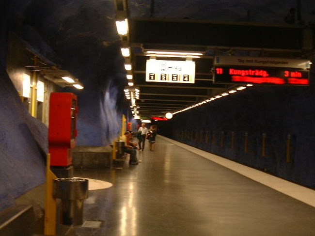 地下鉄の駅がとってもおしゃれです。